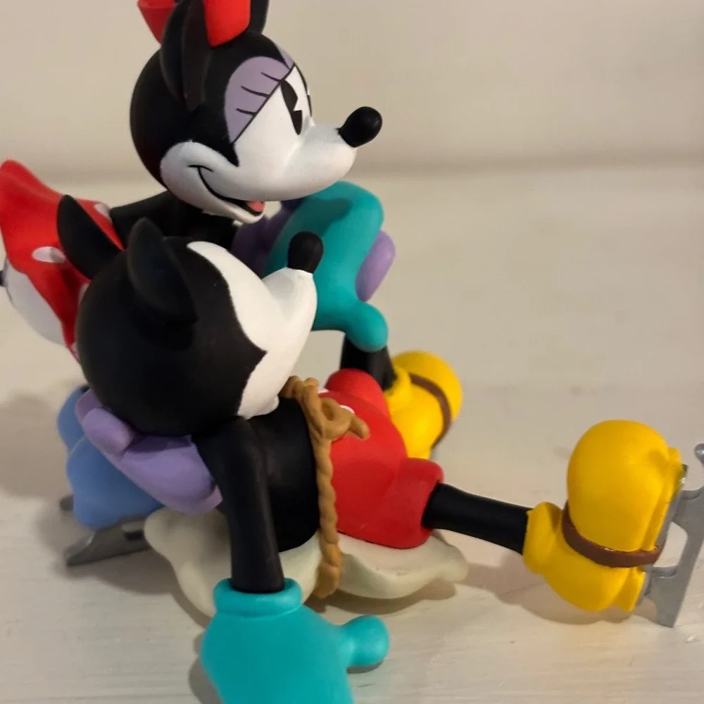 Hallmark‎ Keepsake 1997 Mickey Minnie Mouse New Pair of Skates Ornament QXD4032